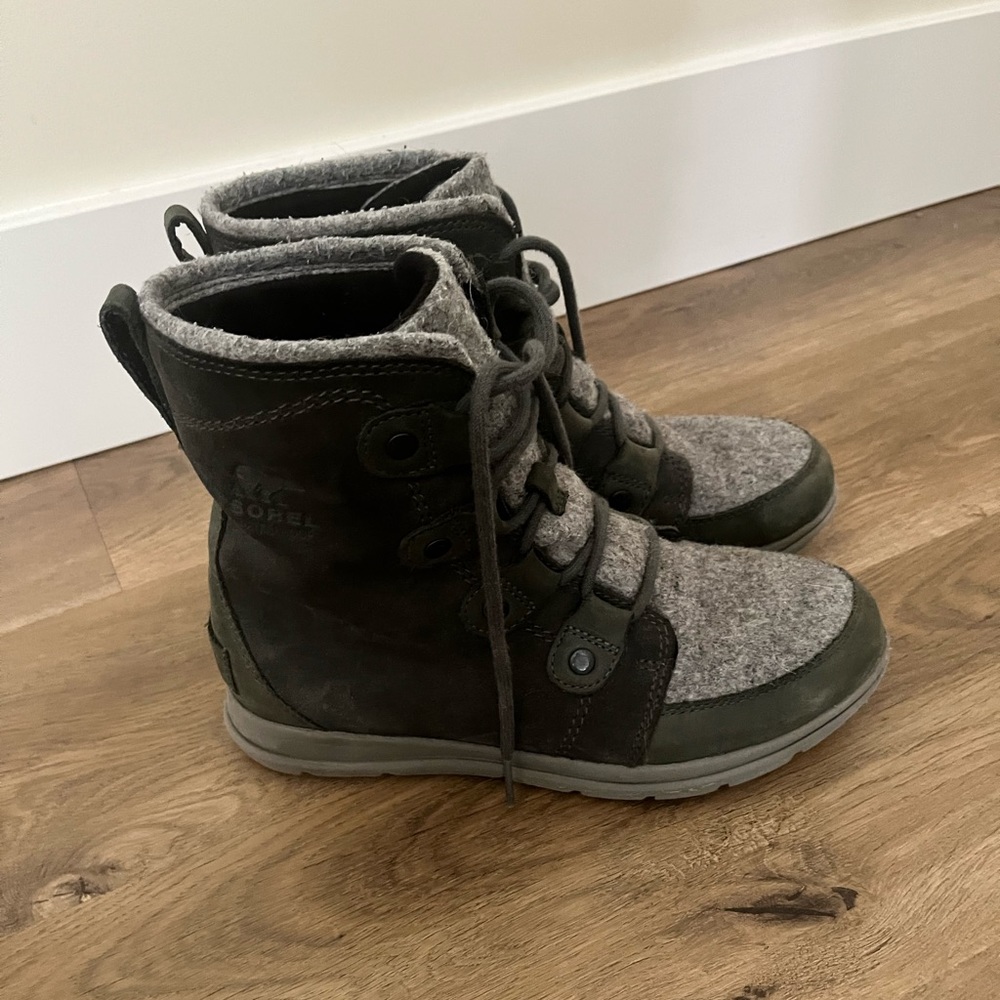 Sorel Women’s Explorer Joan boot size 9